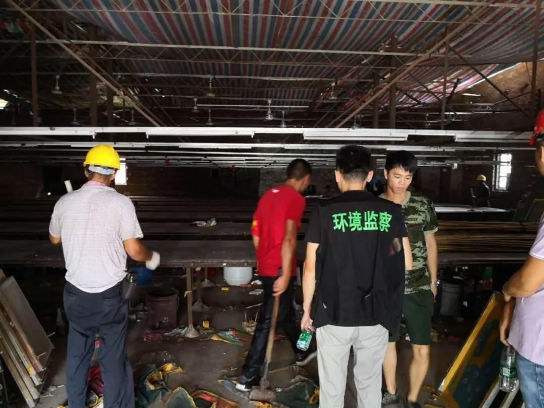 佛山市獅山鎮(zhèn)5家無證印花廠被查封(圖1) 佛山市獅山鎮(zhèn)5家無證印花廠被查封(圖1)