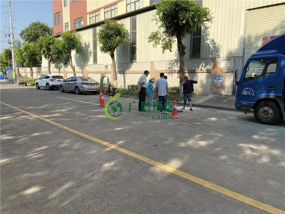 順德容桂環運分局當場抓到一男子偷倒玻璃廢渣到沙井(圖4) 順德容桂環運分局當場抓到一男子偷倒玻璃廢渣到沙井(圖4)