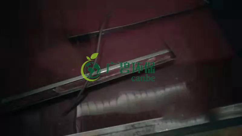 東莞龍背嶺驚現“紅水河”,一企業涉嫌偷排被立案調查(圖2) 東莞龍背嶺驚現“紅水河”,一企業涉嫌偷排被立案調查(圖2)